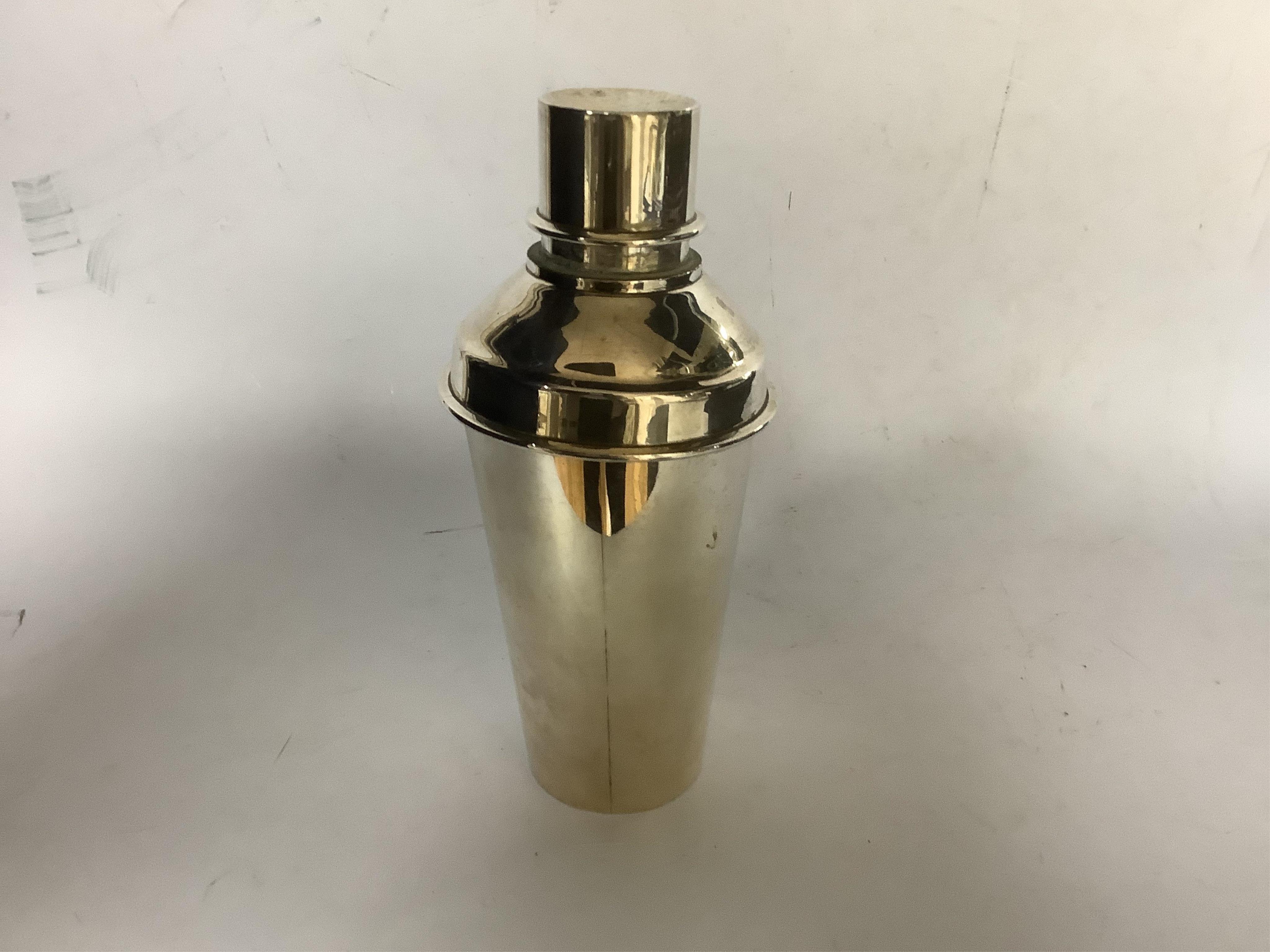 A white metal cocktail shaker, stamped ‘silver 925’ to the base, height 21cm, 17oz.